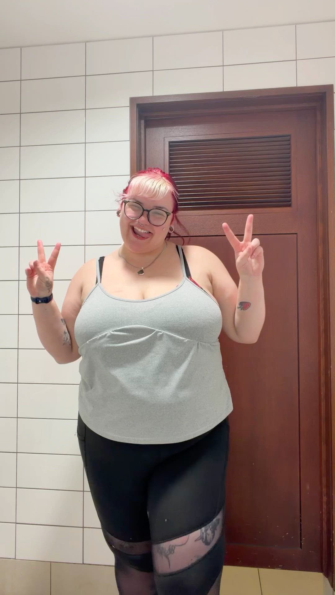 Been so busy at work i havent had time to sneak off on my lunch break for a public flashing 🤭